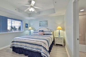 1 chambre, fer et planche à repasser, lit de bébé portatif