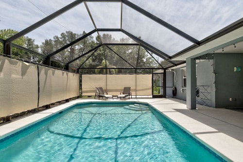 ☆☀︎❀Cove Paradise! Heated Saltwater Pool, Poolside TV, Near Beaches, Wifi!