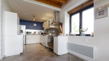 Refrigerador, microondas, horno y lavavajillas