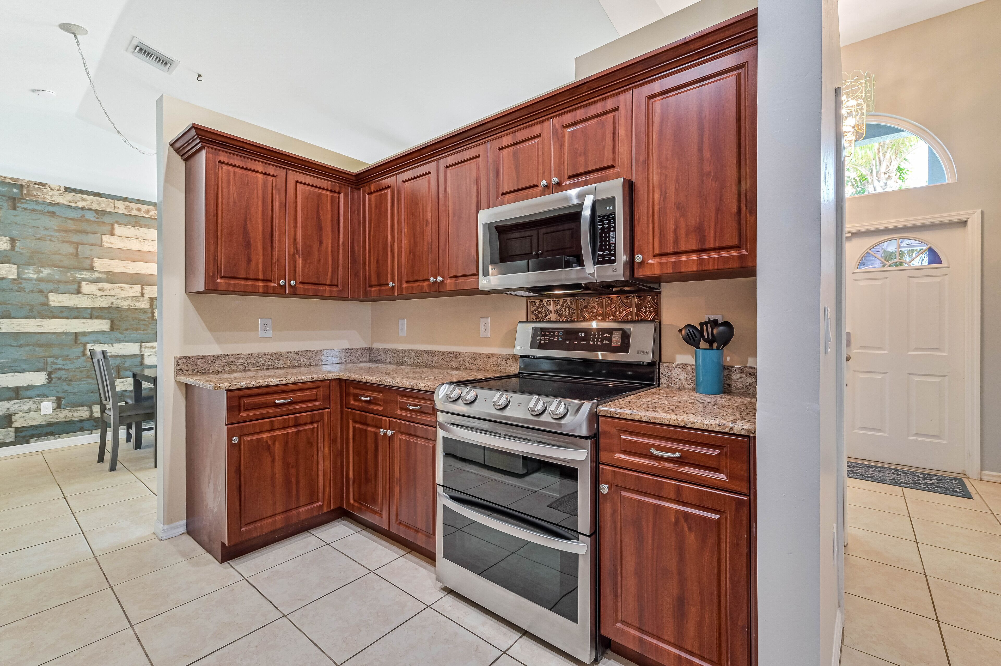 Spacious, King Beds, HEATED SALTWATER POOL HOME, Turtle's Getaway 