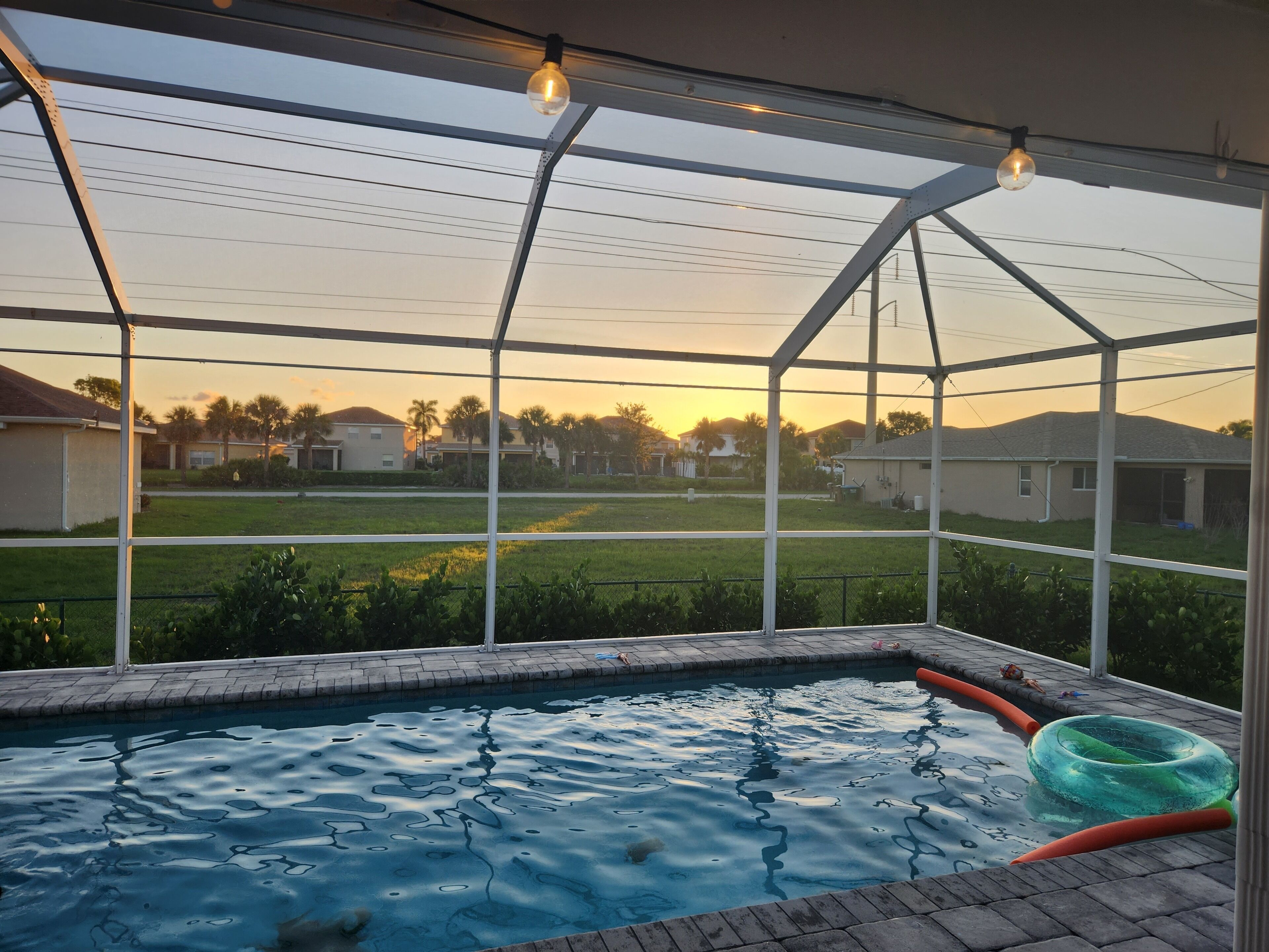 Spacious, King Beds, HEATED SALTWATER POOL HOME, Turtle's Getaway 