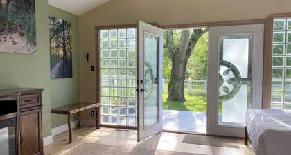 Sleeps 16 - 5 minute drive to Dunes - 🎮Game Room Loft🏓 - 1:00 pm Check-in & out