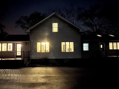 "The Nook"- ROOMY Home 2mi- Dunes & Chesterton, Yard, Fire Pit, Grill, Game Room