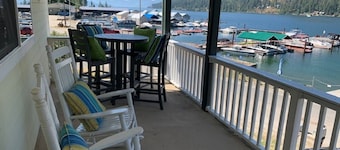 Waterfront Home-Great Boating/Fishing/Beach. Mountain Views, close to Sandpoint