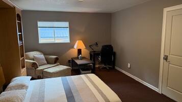 3 bedrooms, desk, iron/ironing board, free WiFi