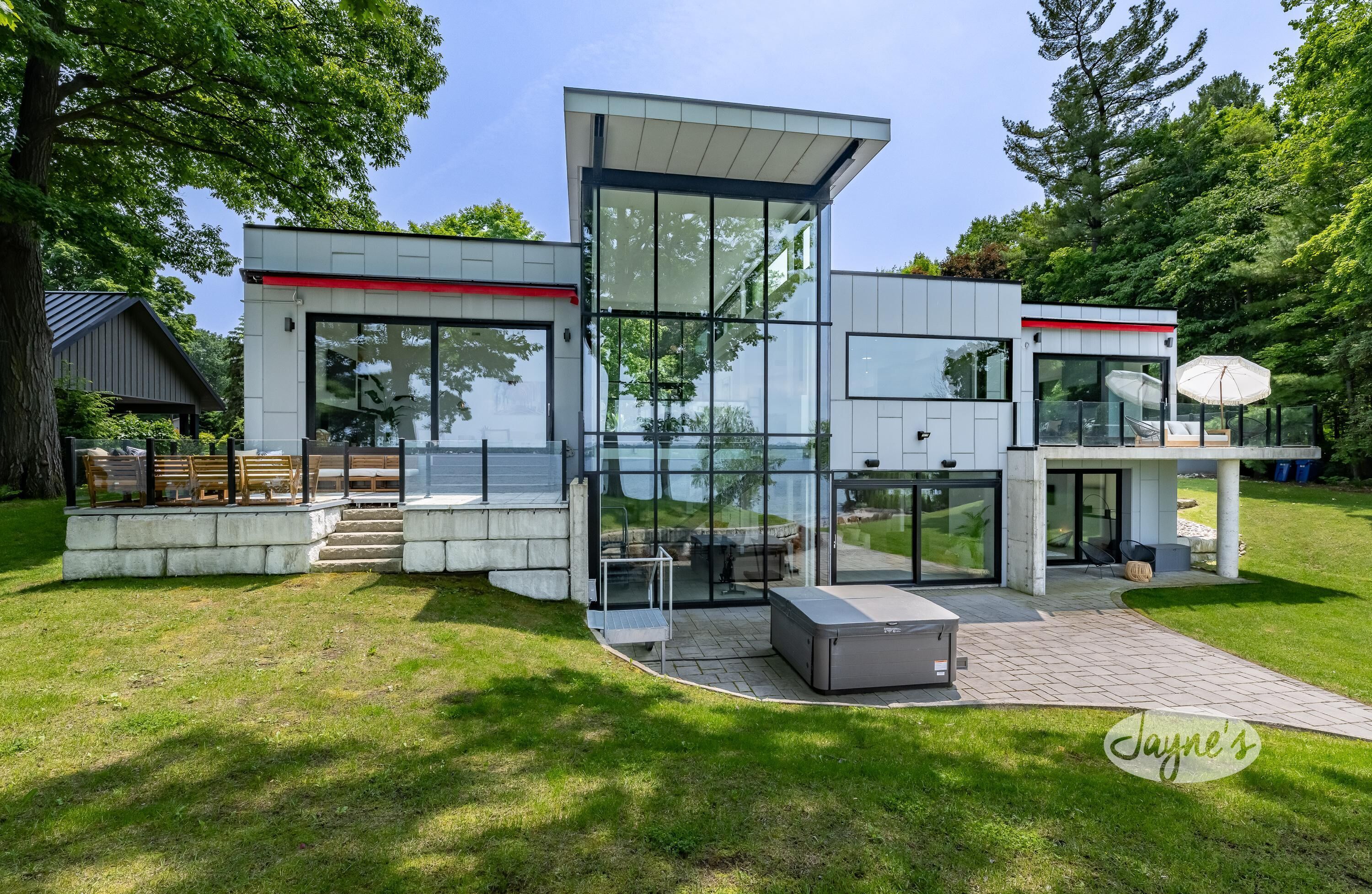 Elaborate 5 bed 7 bath Luxury Cottage on Lake Simcoe! Five Star Resort! Sunset!