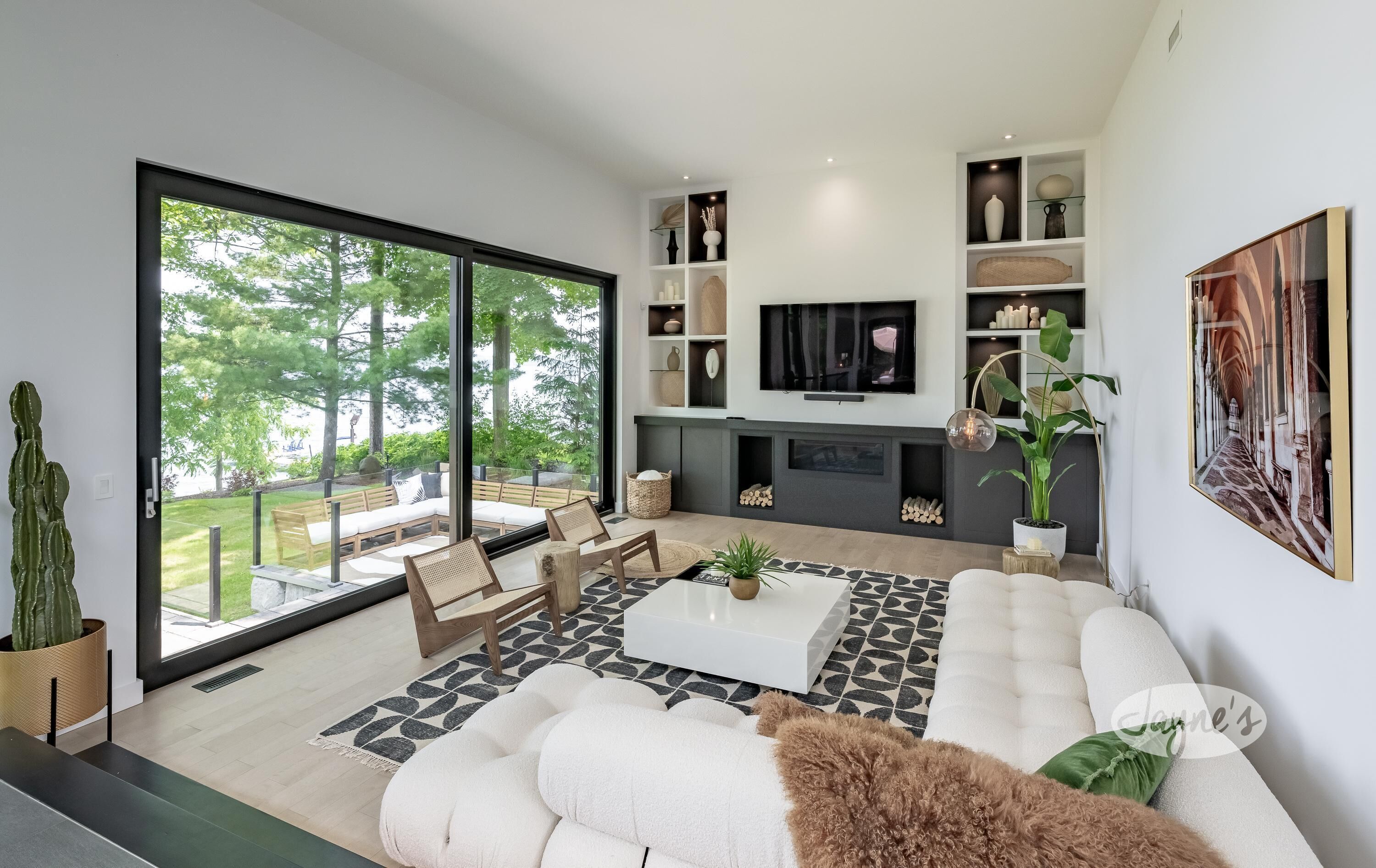 Elaborate 5 bed 7 bath Luxury Cottage on Lake Simcoe! Five Star Resort! Sunset!