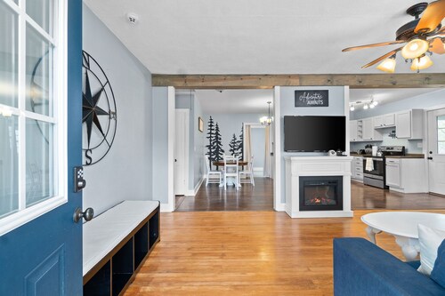 2 Bedroom with Office Space Close to Downtown