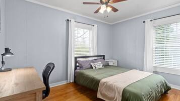 2 bedrooms, desk, iron/ironing board, free WiFi