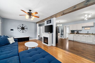 2 Bedroom with Office Space Close to Downtown