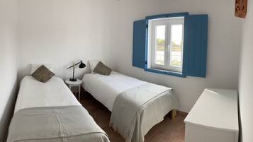 2 bedrooms, travel crib, free WiFi, bed sheets