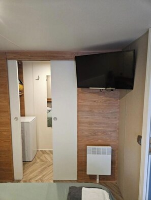 2 bedrooms, iron/ironing board, travel crib, WiFi