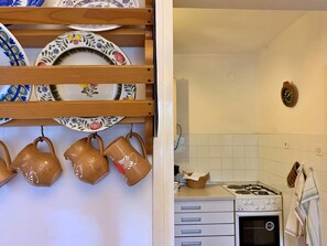 Køleskab, ovn, kogeplade