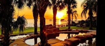 Waterfront Kemah Estate w/ Heated Pools & Private Pier, Walk to Kemah Boardwalk