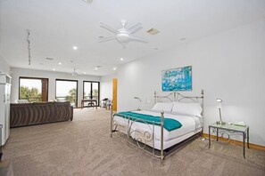 7 bedrooms, desk, free WiFi, bed sheets