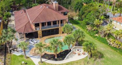Waterfront Kemah Estate w/ Heated Pools & Private Pier, Walk to Kemah Boardwalk