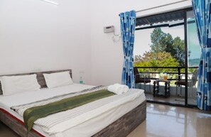 6 bedrooms, desk, free WiFi, bed sheets