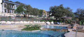 Garner State Park/Frio River Getaway in Concan!            