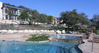 Garner State Park/Frio River Getaway in Concan!