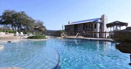 Garner State Park/Frio River Getaway in Concan!
