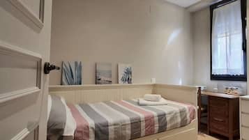 3 bedrooms, desk, soundproofing, iron/ironing board