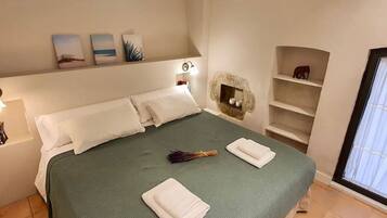 3 quartos, escrivaninha, quartos à prova de som