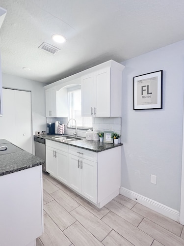 Updated 3/2 home! Minutes from the BEACH!