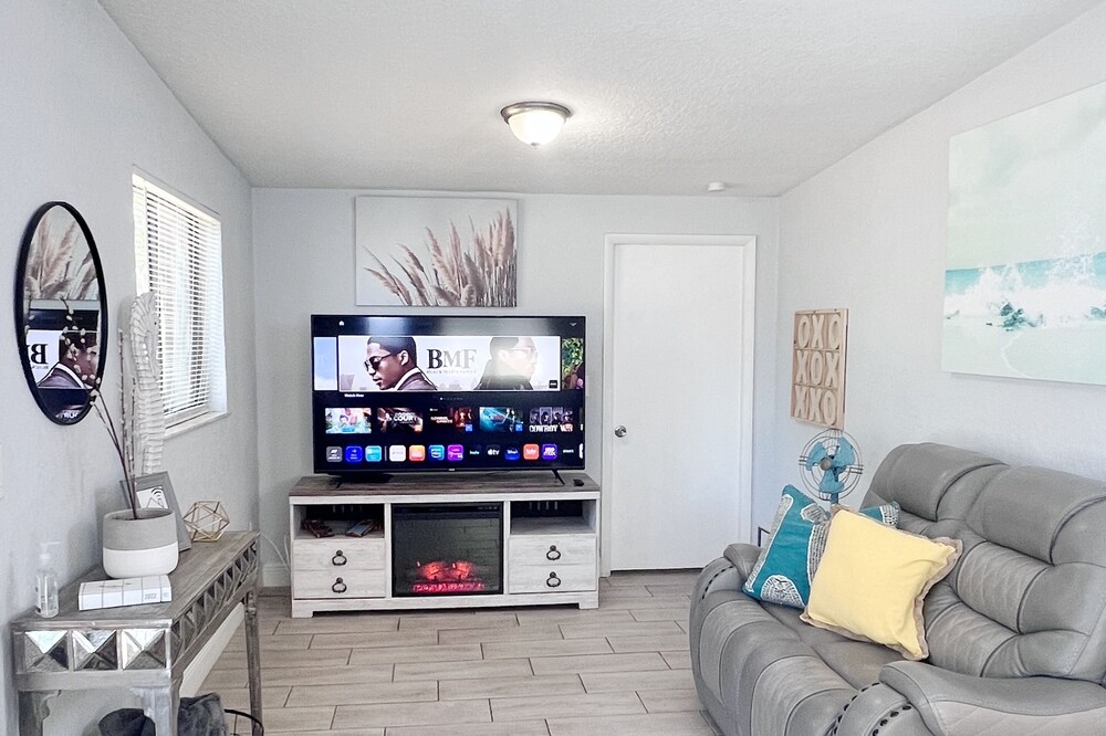 Updated 3/2 home! Minutes from the BEACH!