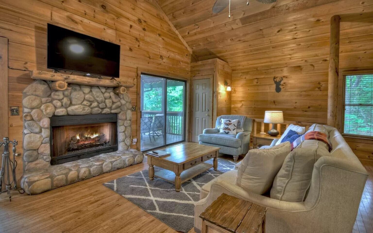 ✨New on VRBO✨ Great Views w Free Wifi +Hot Tub + Fireplace Ellijay & Blue Ridge