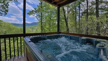 Tina de hidromasaje al aire libre