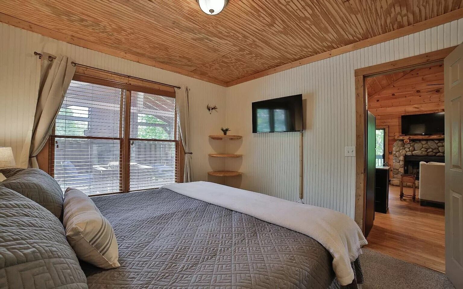 ✨New on VRBO✨ Great Views w Free Wifi +Hot Tub + Fireplace Ellijay & Blue Ridge