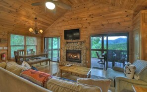 Smart TV, fireplace - Great Views with Free Wifi +Hot Tub + Fireplace Ellijay + Blue Ridge; Dogs OK! (Ellijay)