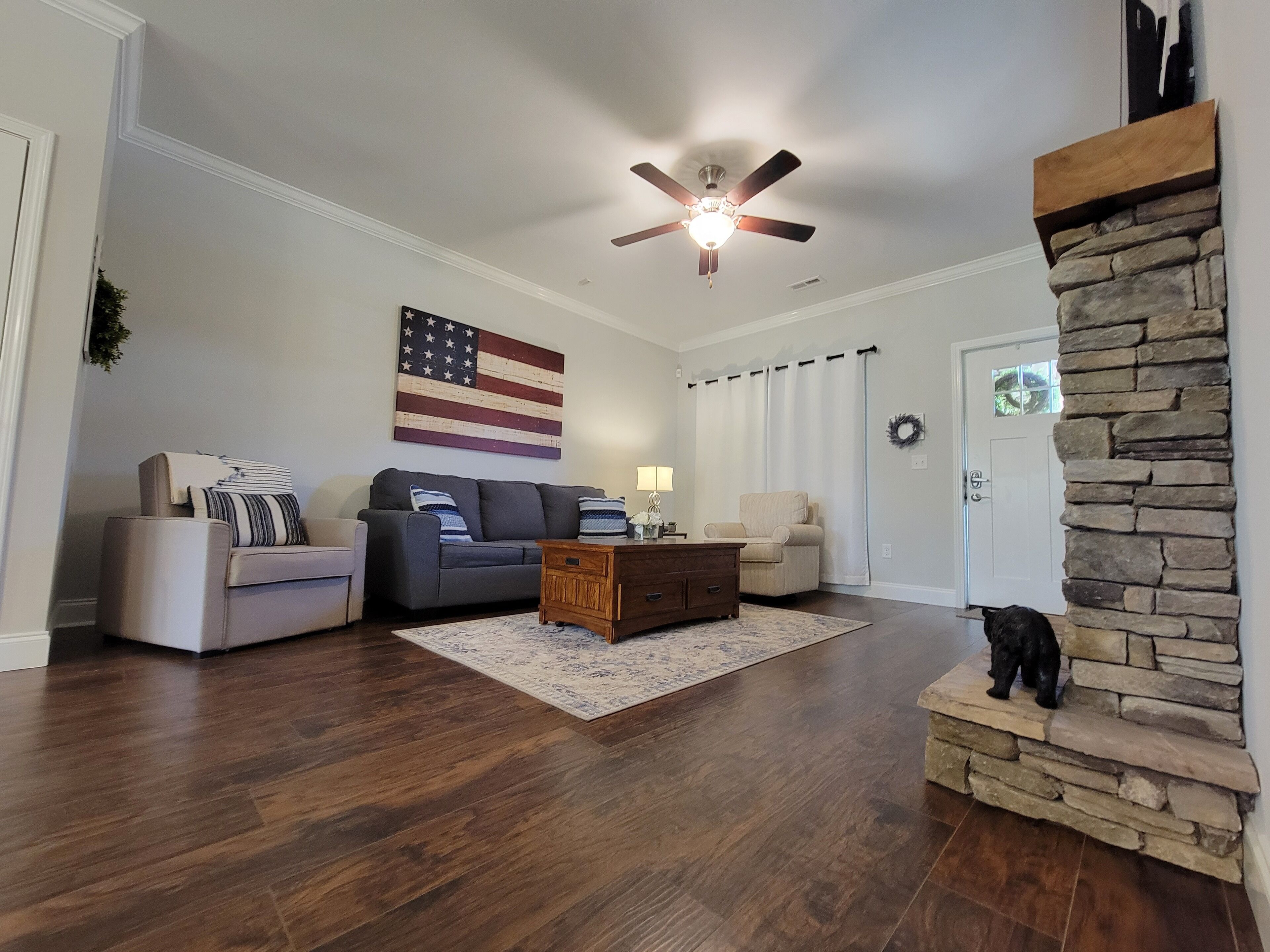 Romantic Peaceful Bear Condo  5 STARS, POOL ELEGANT, SLEEPS 6 NEAR CADES COVE