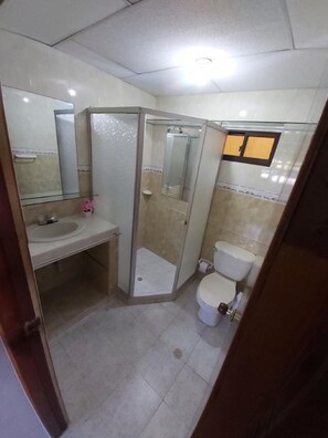 Basic-Apartment | Badezimmer | Shampoo