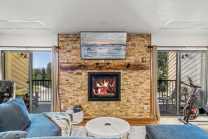 Smart TV, fireplace, books, stereo