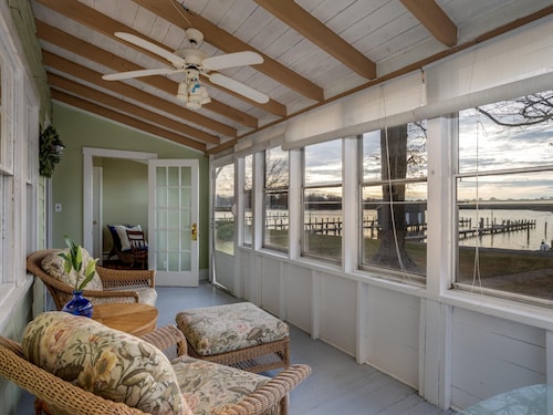 Serene spot, West River dock, sunsets, the Bay, only 40 min from Alexandria, DC.