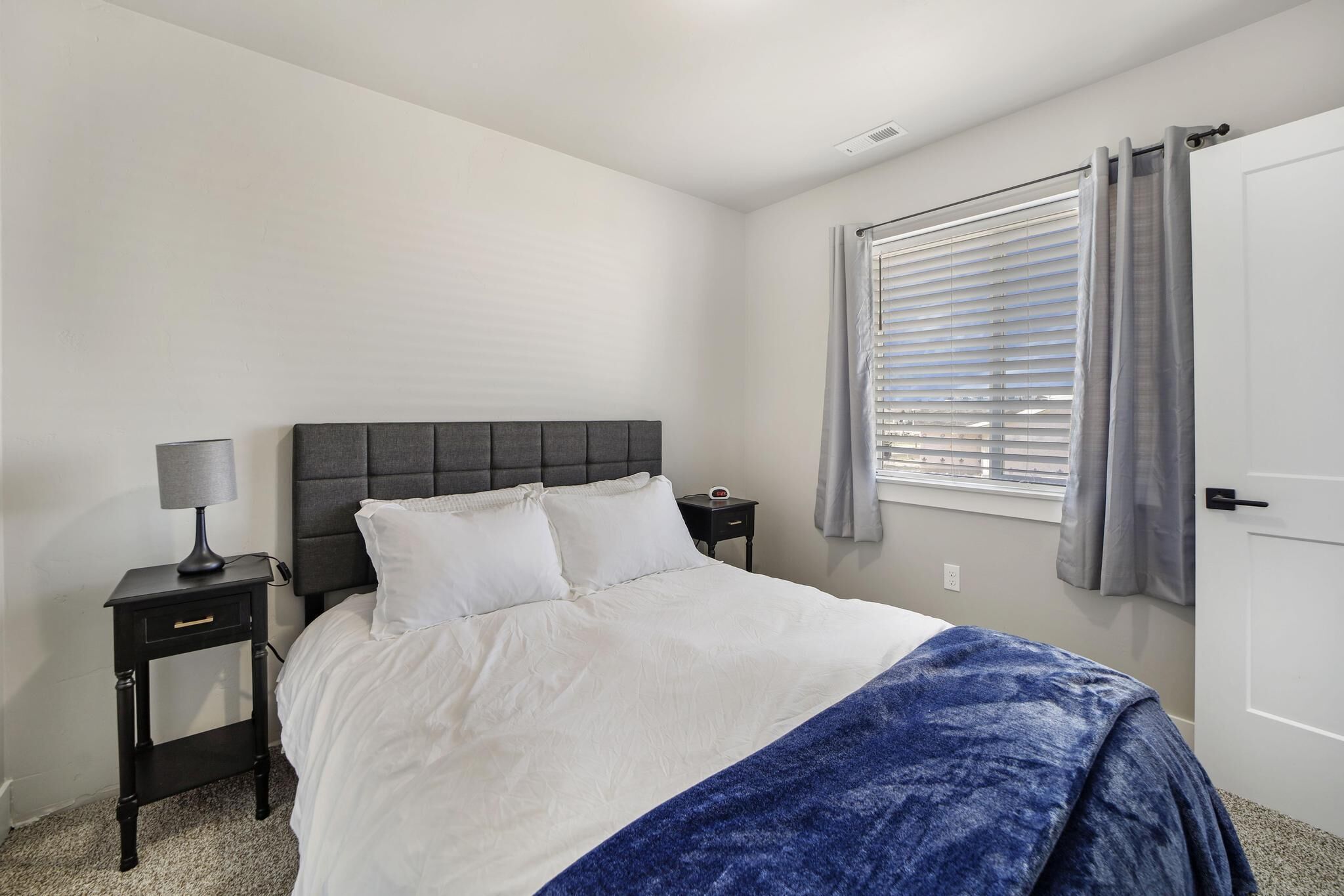 Brand New Construction 2 level townhome Central TF 899