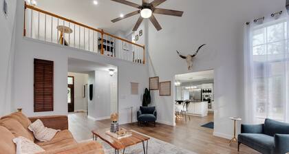 Family-Friendly 4BR w/ Heated Pool, Spa & Game Room near The Woodlands and IAH