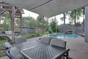 Outdoor dining - Family-Friendly 4BR w/ Heated Pool, Spa & Game Room near The Woodlands and IAH (Spring)