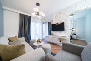 Studiosuite – superior | Oppholdsområde | En 44-tommers LCD-TV med kabel-kanaler samt TV