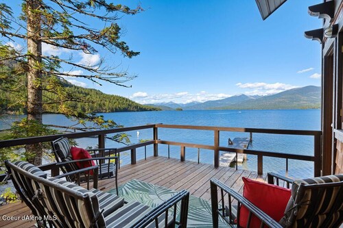 Lakefront Private Home with Boathouse at Priest Lake