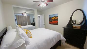 3 bedrooms, desk, WiFi, bed sheets