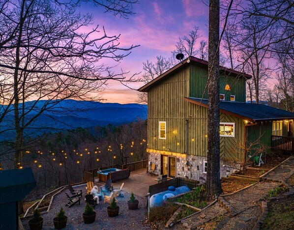 المنشأة من الخارج