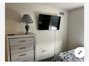 1 chambre, fer et planche à repasser, Wi-Fi, literie fournie