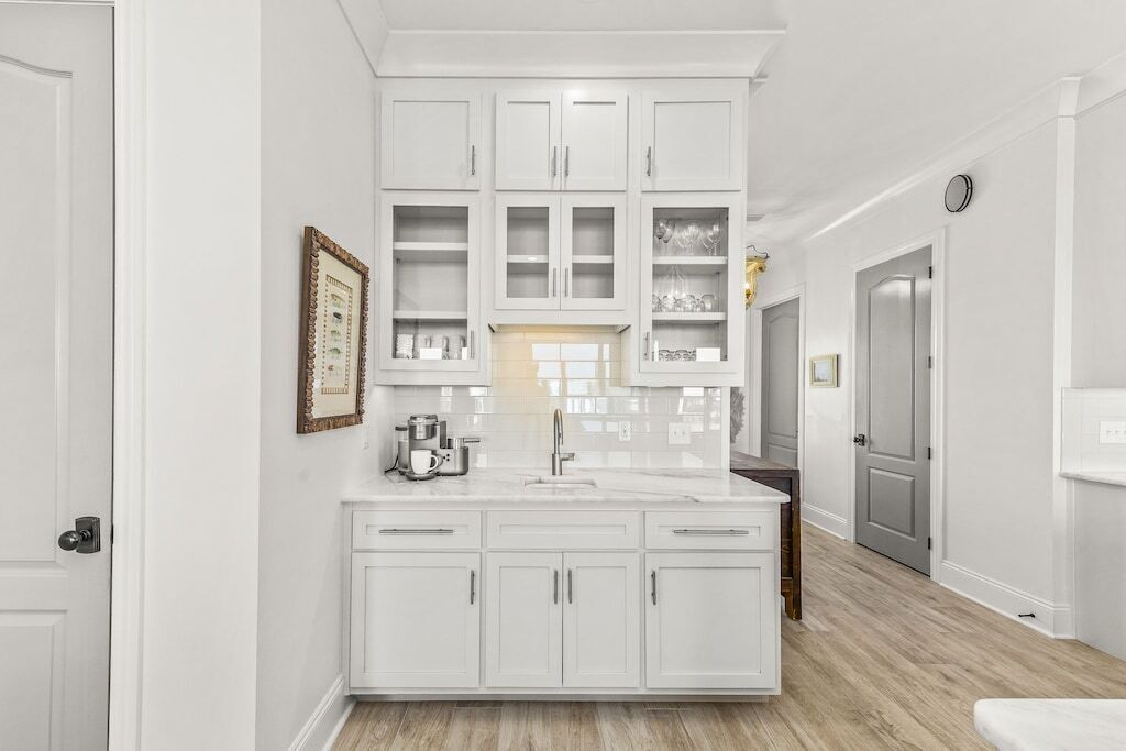 Lux Water-Front Home| Sleeps20| Games| Outdoor Bar