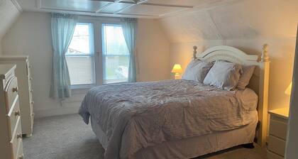 Perfect Family Vacation House - Walk to Beach