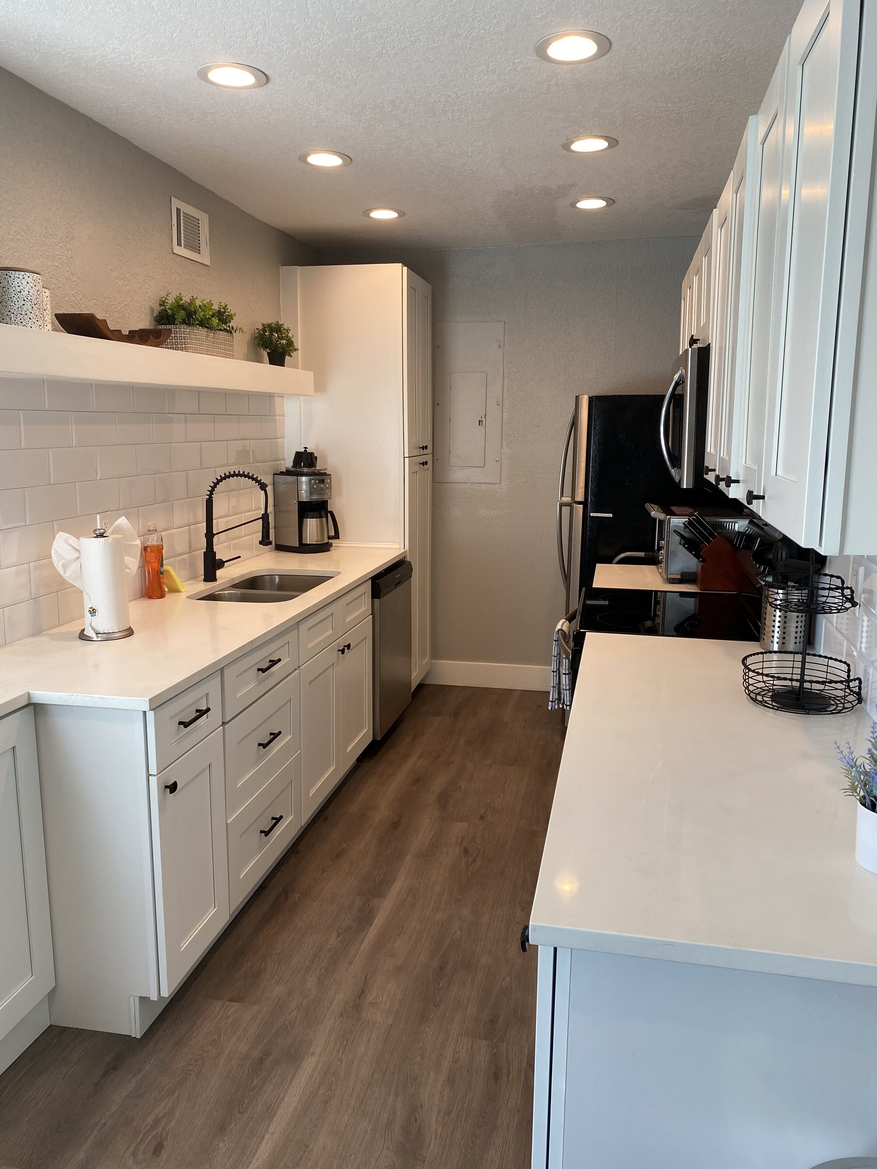 Cozy Riverside studio with washer/dryer