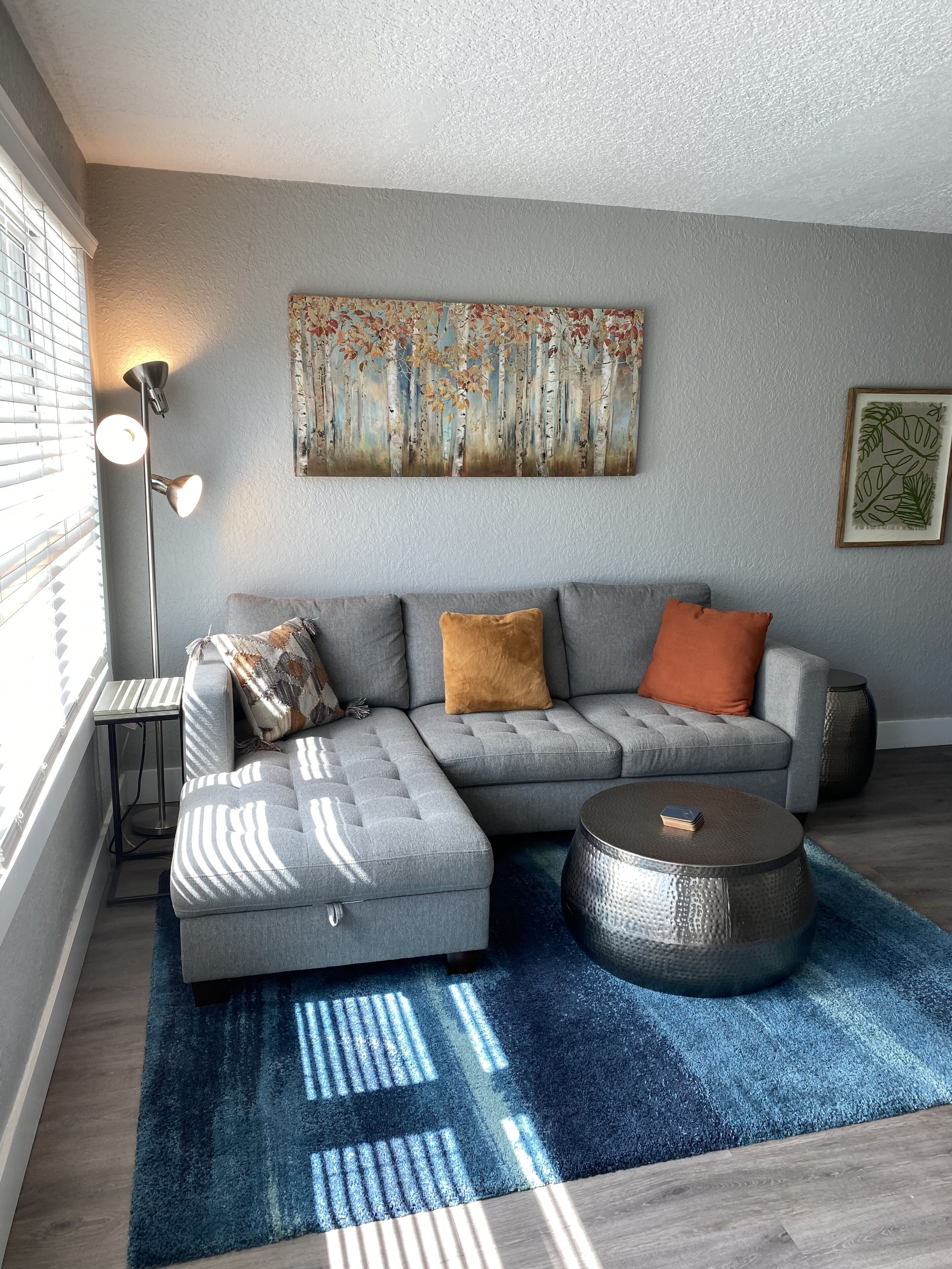 Cozy Riverside studio with washer/dryer