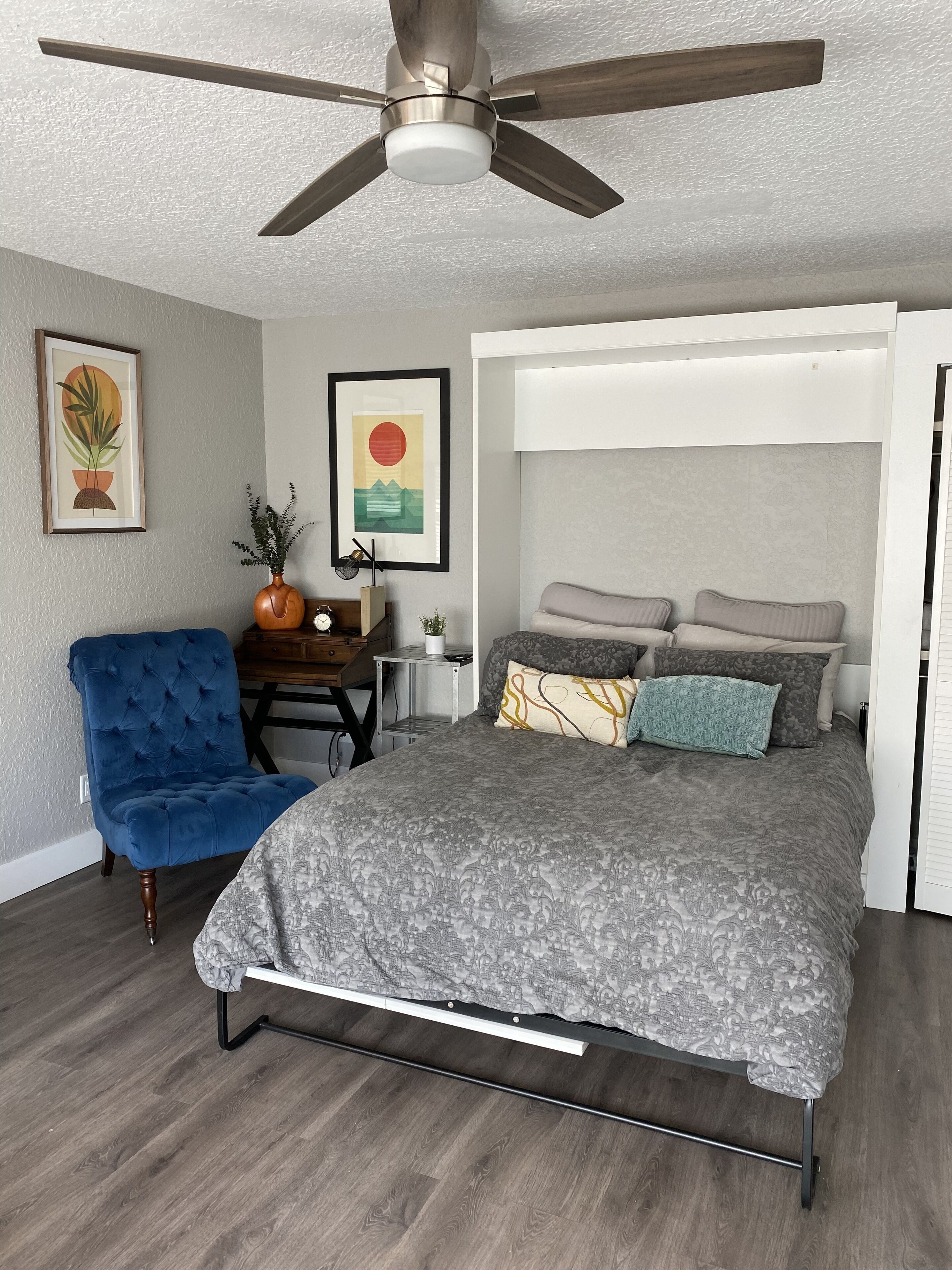 Cozy Riverside studio with washer/dryer