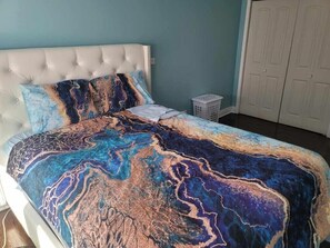 3 室のベッドルーム、アイロン / アイロン台、WiFi (無料)、ベッドシーツ